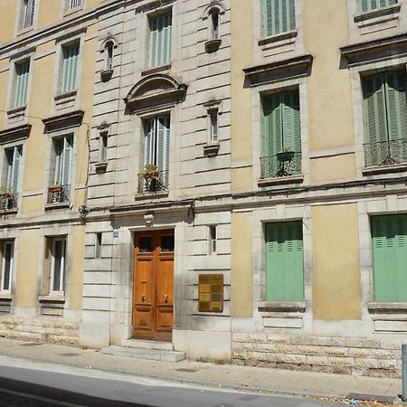Appartement intra muros 8 personnes climatisé Wifi stationnement facile Aviñón Exterior foto