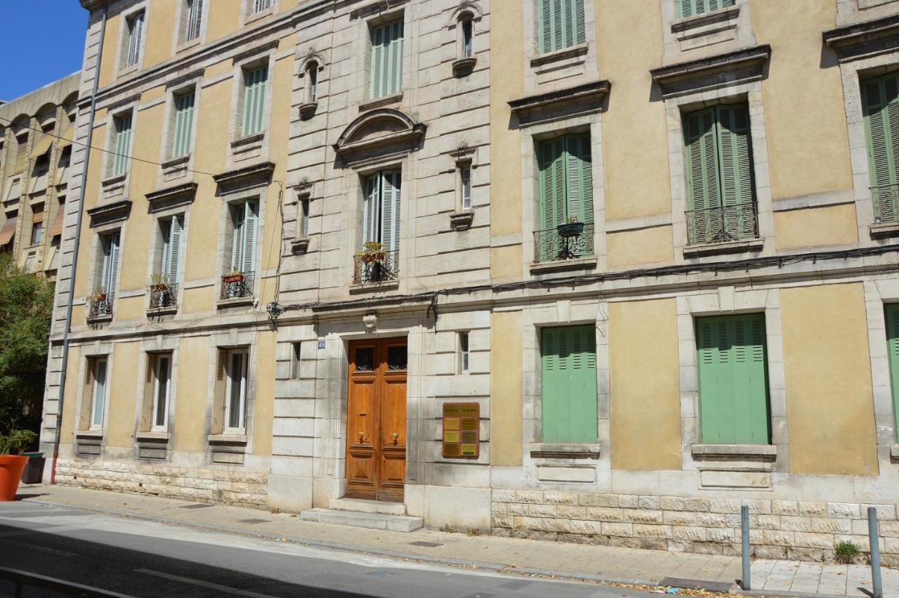 Appartement intra muros 8 personnes climatisé Wifi stationnement facile Aviñón Exterior foto