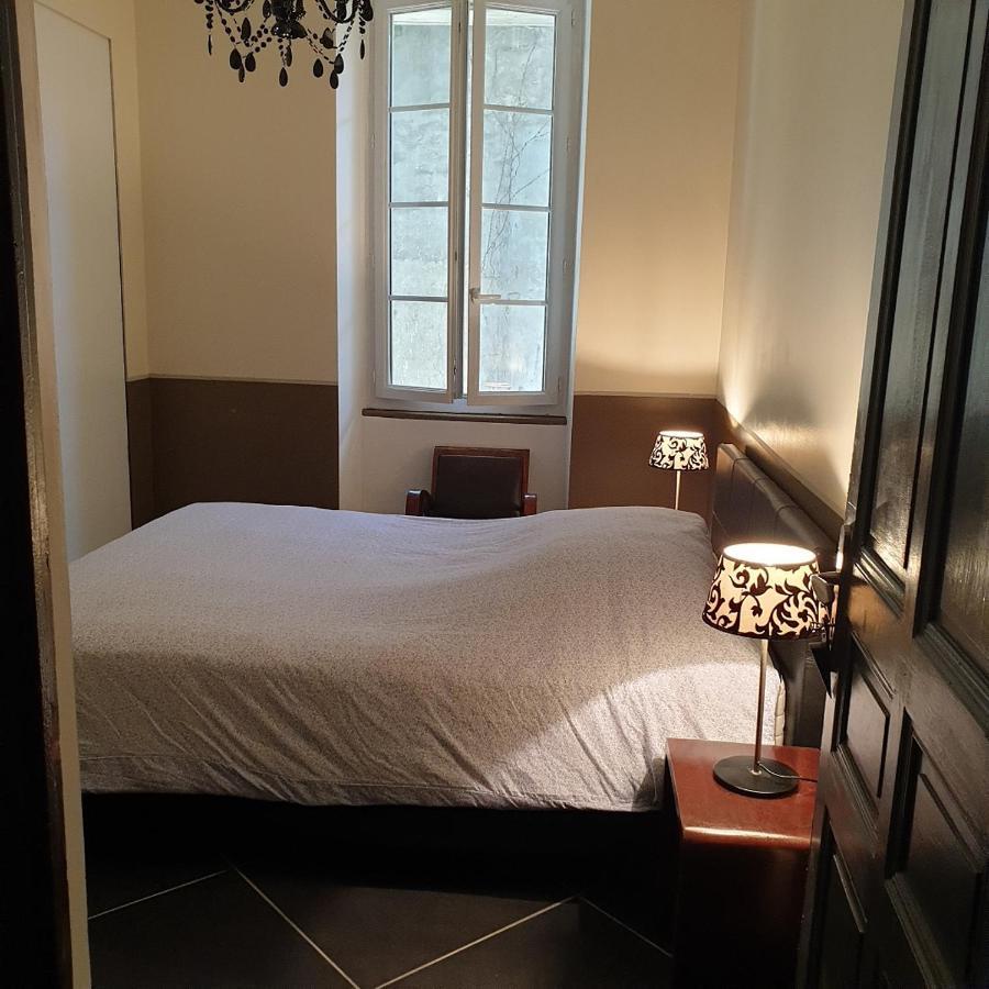 Appartement intra muros 8 personnes climatisé Wifi stationnement facile Aviñón Exterior foto