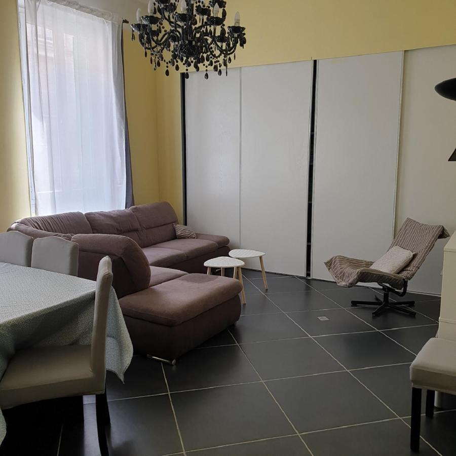 Appartement intra muros 8 personnes climatisé Wifi stationnement facile Aviñón Exterior foto