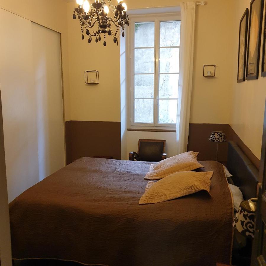 Appartement intra muros 8 personnes climatisé Wifi stationnement facile Aviñón Exterior foto