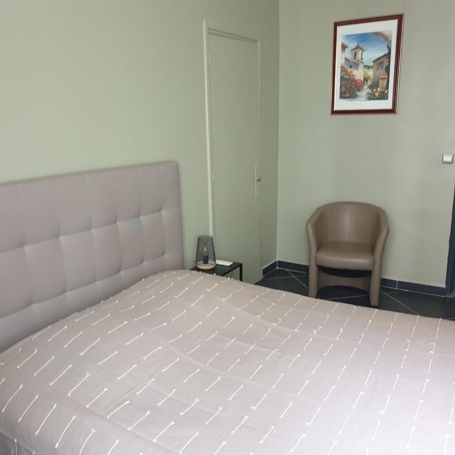 Appartement intra muros 8 personnes climatisé Wifi stationnement facile Aviñón Exterior foto